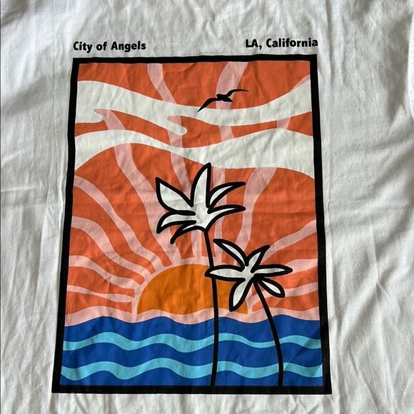 Men’s White Short Sleeve Tee with California Graphic - Picture 4 of 7
